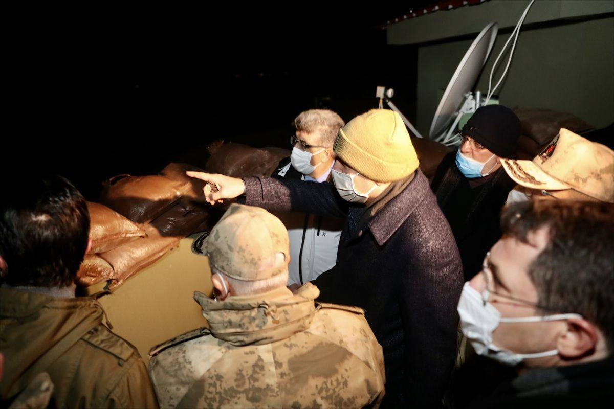 İçişleri Bakanı Süleyman Soylu yeni yıla Belbuka kalekol üs bölgesindeki askerlerle girdi