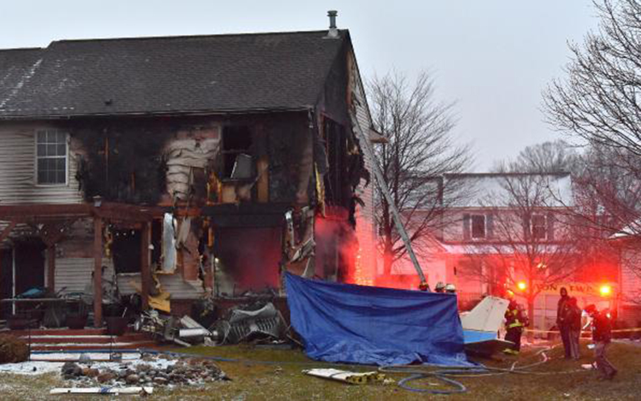 ABD’de küçük bir uçak evin üzerine düştü: 3 ölü