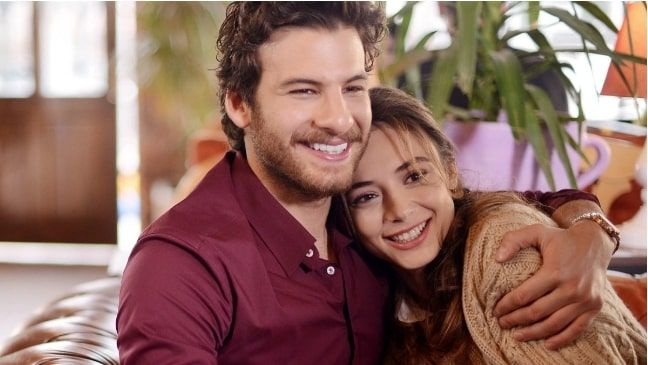 TRT 1 Benim Adım Melek'teki aşk gerçek oldu Rabia Soytürk ve Mustafa Mert Koç aşkı!