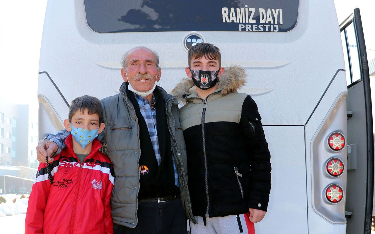 Van'da kim görse aynı şeyi söylüyor otobüs şoförü 'Ramiz Dayı'ya benzerliğiyle dikkat çekiyor