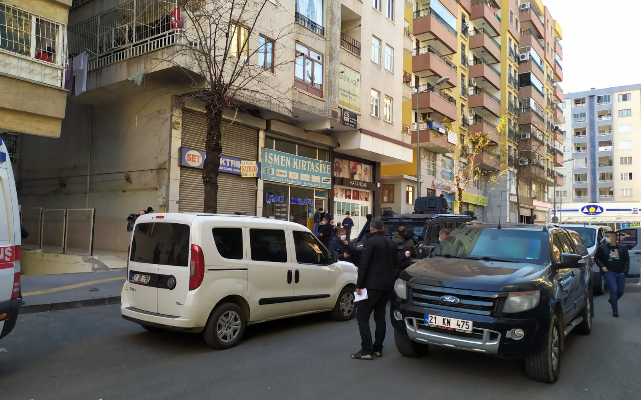 Diyarbakır'da avukat, eşi ve stajyeri doğalgaz zehirlenmesinden hayatını kaybetti