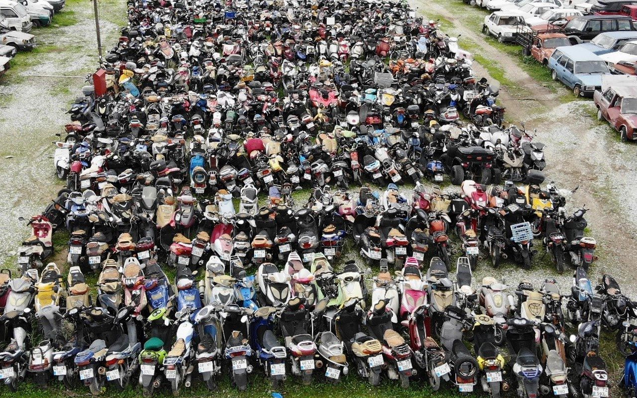 Muğla'da binlerce motosiklet, tekne kaderine terk edildi çürümeye başladılar