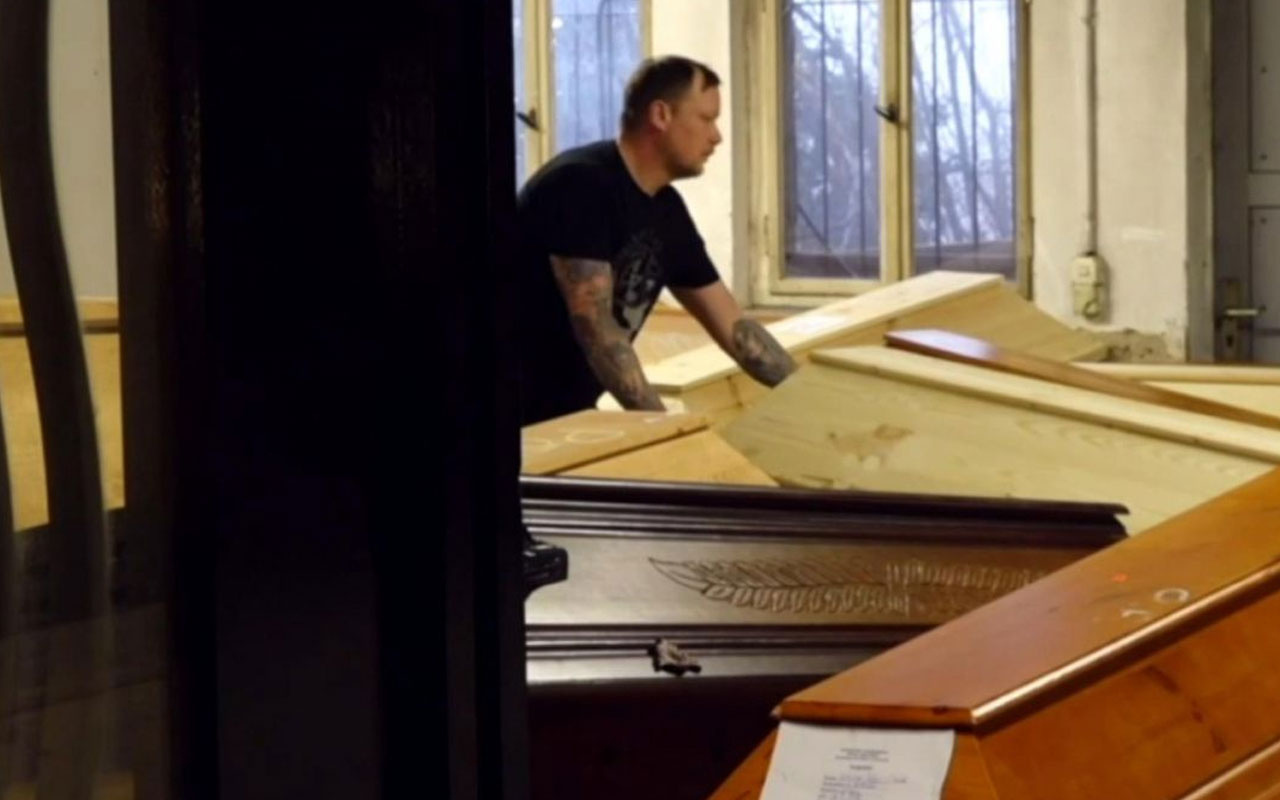 Almanya'da krematoryumlar cesetlerle doldu