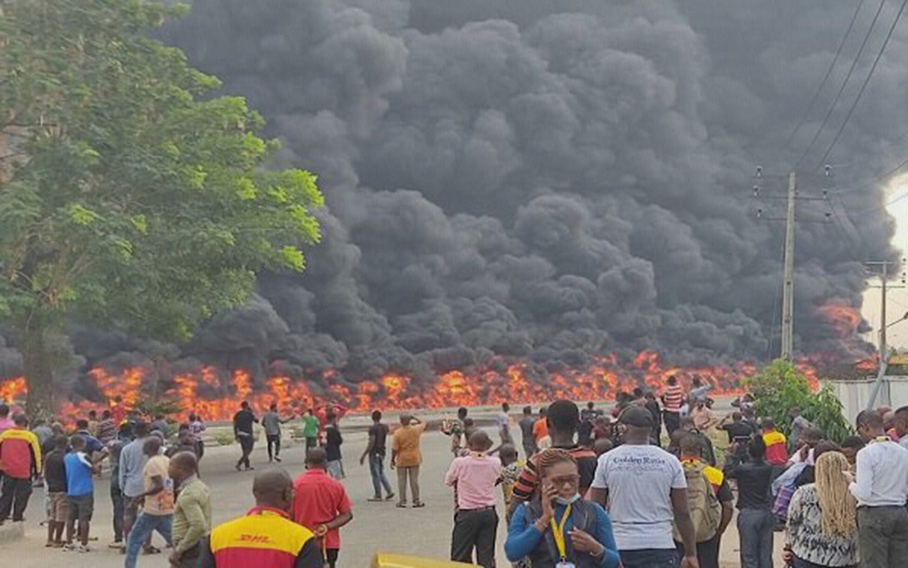 Nijerya'da petrol taşıyan tankerde patlama