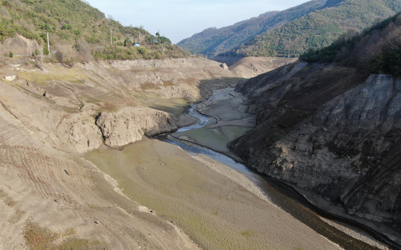 Kocaeli'de baraj boşalmak üzere! Gölden takviye yapıldı alarm veriyor