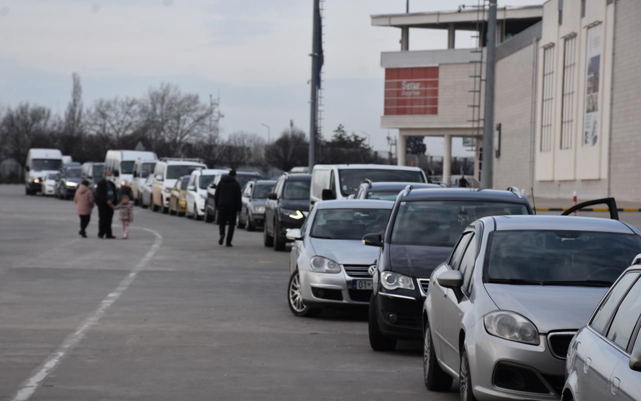 Kapıkule'de Bulgar turist akını başladı! Uzun araç kuyrukları oluşturdu