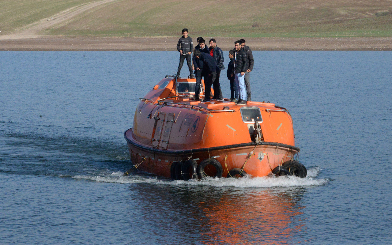 Denizi olmayan Diyarbakır'da İzmir'den getirilen 'denizaltı' ile ulaşımı sağlıyorlar