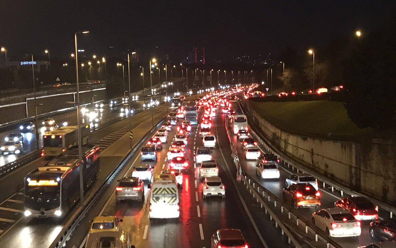 56 saatlik kısıtlama sonrası İstanbul'un hali! Yoğun trafik yaşanıyor