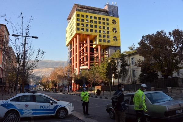 Kahramanmaraş'ta dünyanın en saçma binasına dudak uçuklatan teklif: Yeter ki bina yıkılmasın