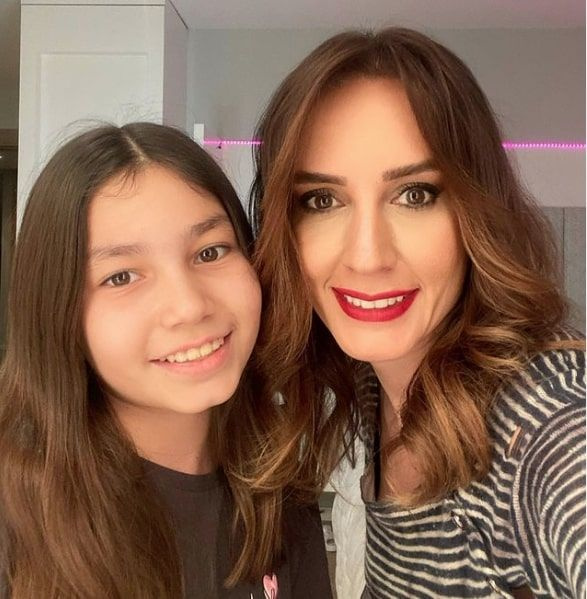 Star TV Ana Haber Spikeri Nazlı Çelik'in kızıyla fotoğrafı olay yarattı!