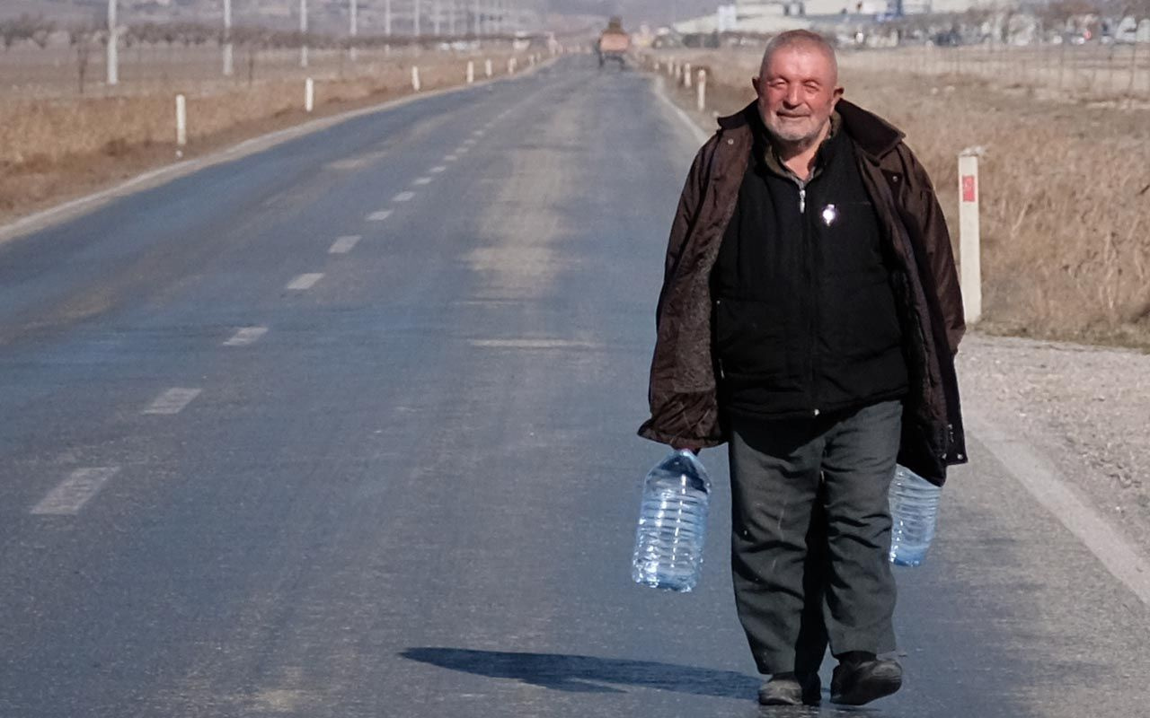Konya'da hiç evlenmedi yalnızlığını böyle giderdi! Her gün kilometrelerce yürüyor