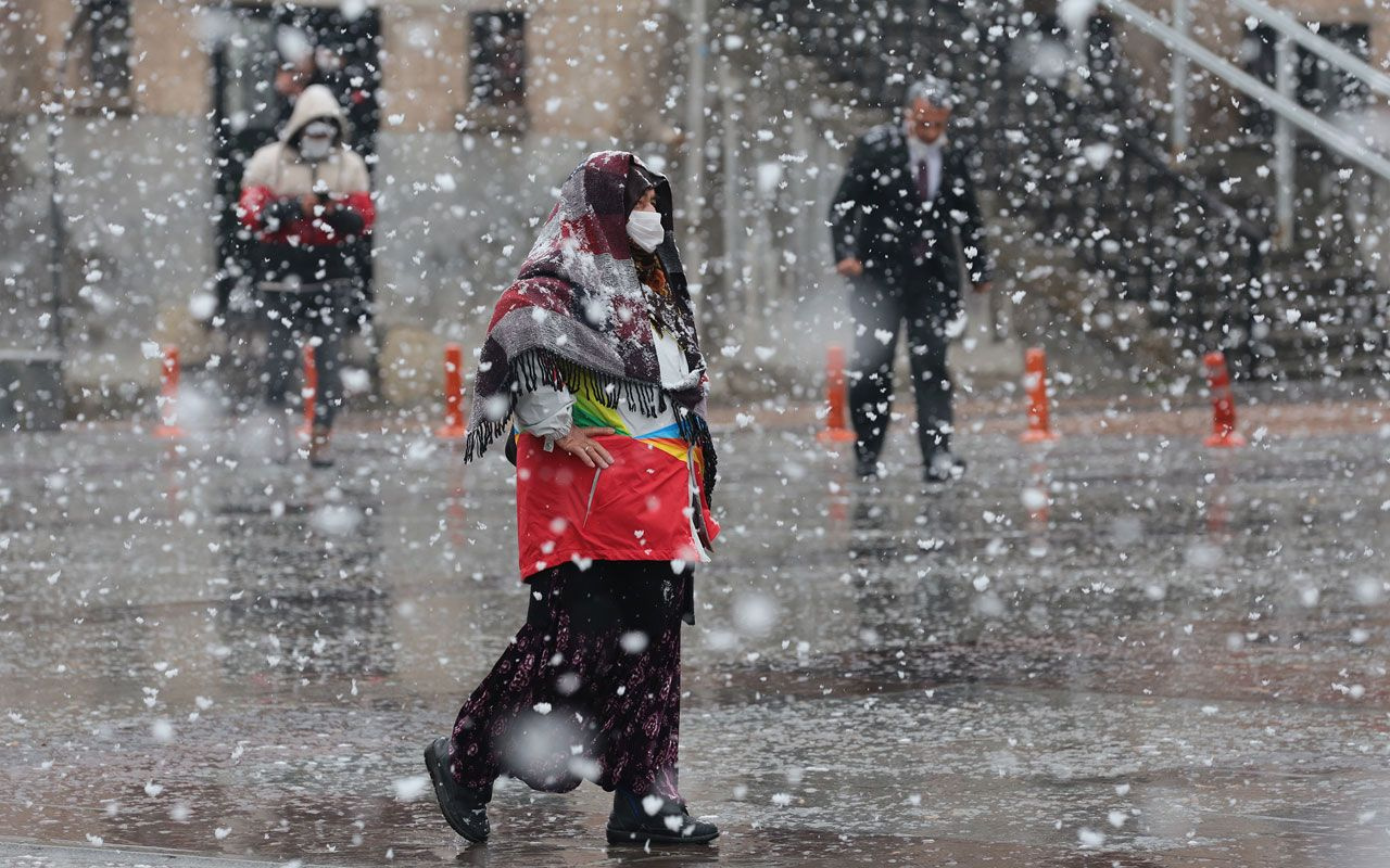 İstanbul'da kar alarmı! Meteoroloji gün verip uyardı: 20 cm kar yağacak