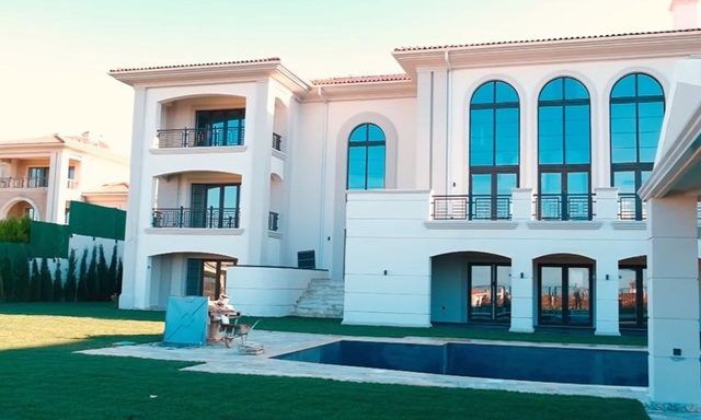 MasterChef Güzide Mertcan'ın yeni lüks evi tepki çekti 7 milyonluk villasıyla da olaydı!