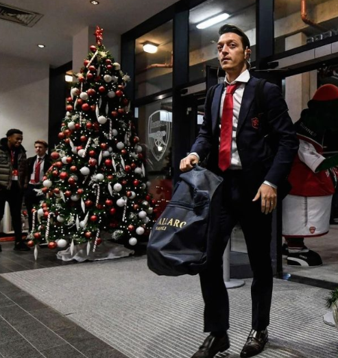 Ali Koç paraya kıydı Mesut Özil'i aldı! Mesut'un transferden kazanacağı rakam dudak uçuklattı