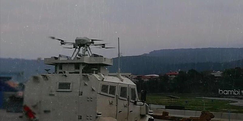 Bir ilk gerçekleşti: Silahlı drone Songar askeri kara aracına entegre edildi