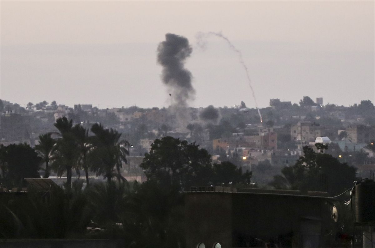 İsrail, Gazze Şeridi'ne hava saldırısı düzenledi! Şehirden dumanlar yükseliyor