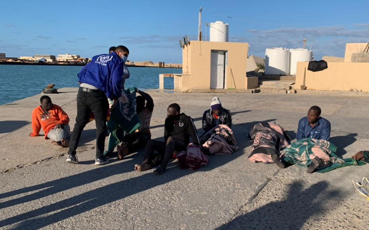 Akdeniz'de Libya açıklarında tekne batması sonucu en az 43 düzensiz göçmen öldü