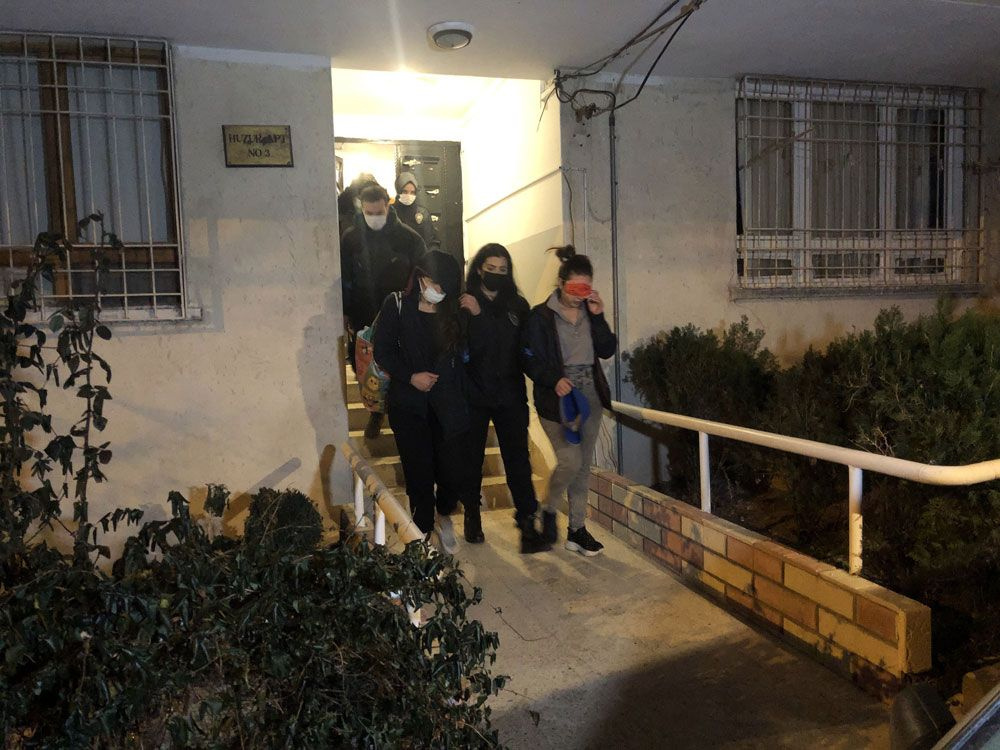 Ankara'da uyuşturucu kullanılan eve baskın: 7 gözaltı