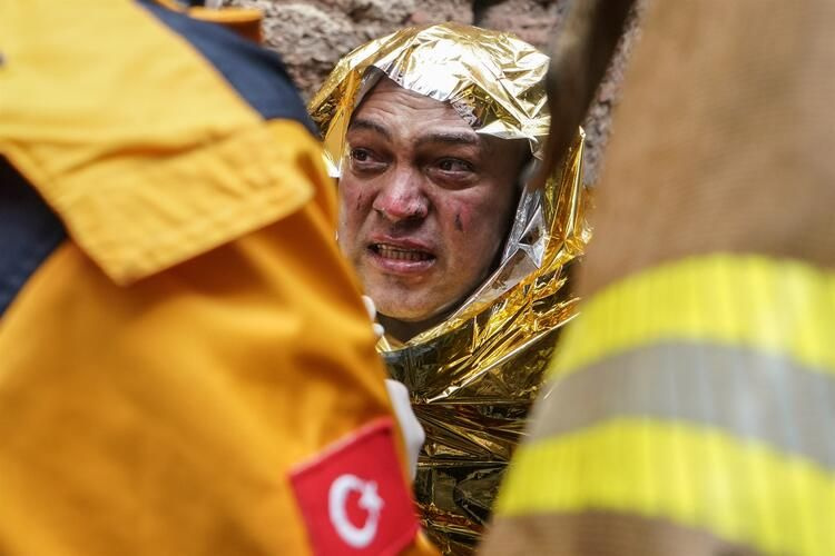 Fatih'te korkunç dakikalar! 'İlk önce camlar patladı ardından yangın çıktı'