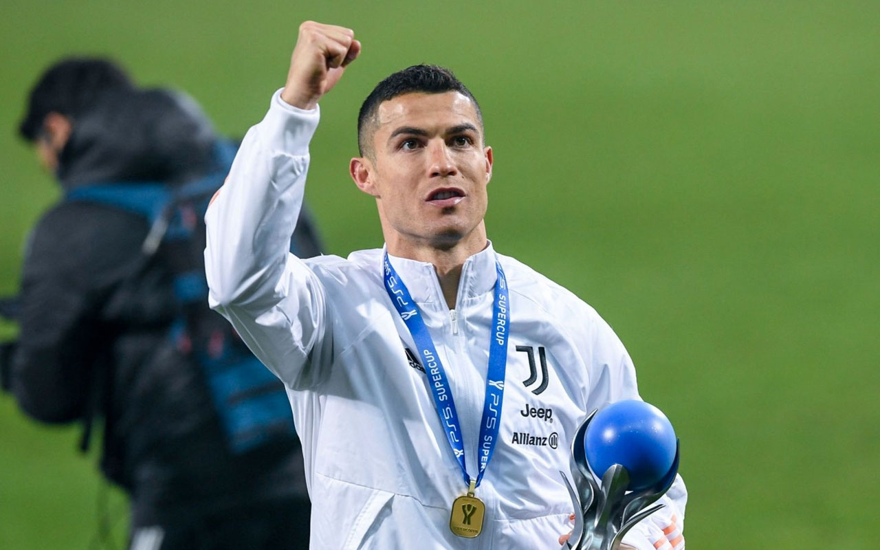 Juventus kupayı kazandı Ronaldo tarihe geçti