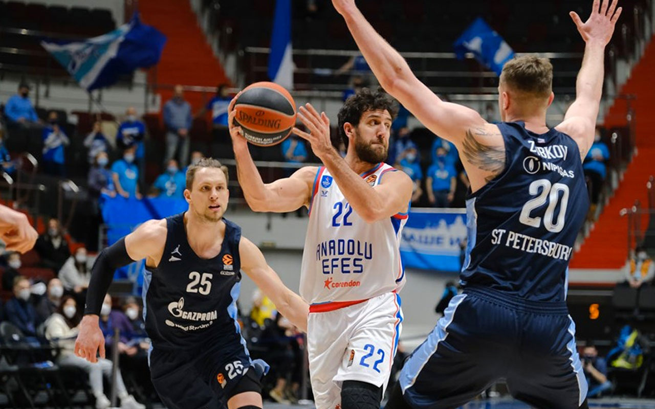 Anadolu Efes, Zenit'e boyun eğdi