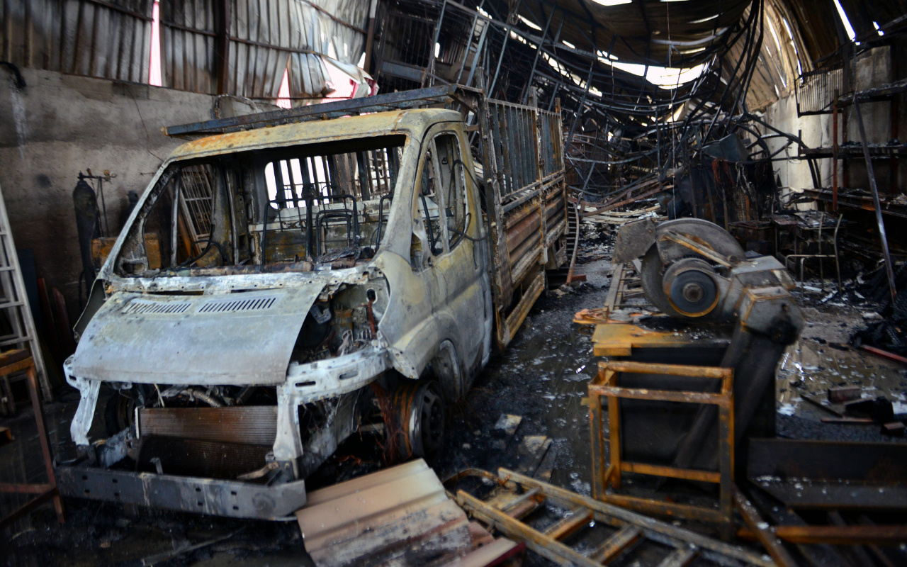 Adana'da alev alev yandı geriye enkaz kaldı: Gördükçe içimiz yanıyor