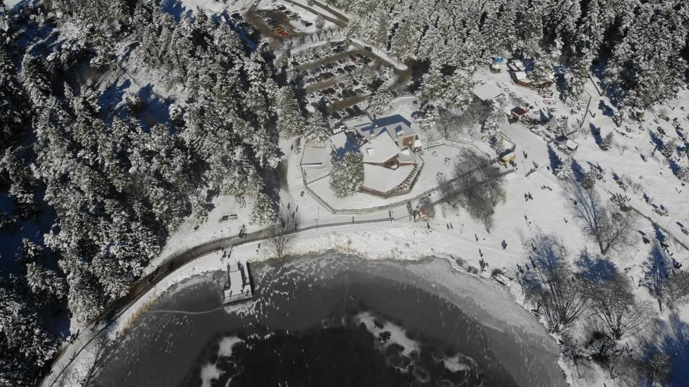 Bolu'da kısıtlama öncesi akın başlattılar! Tatilciler eşsiz manzarada karın keyfini çıkardı