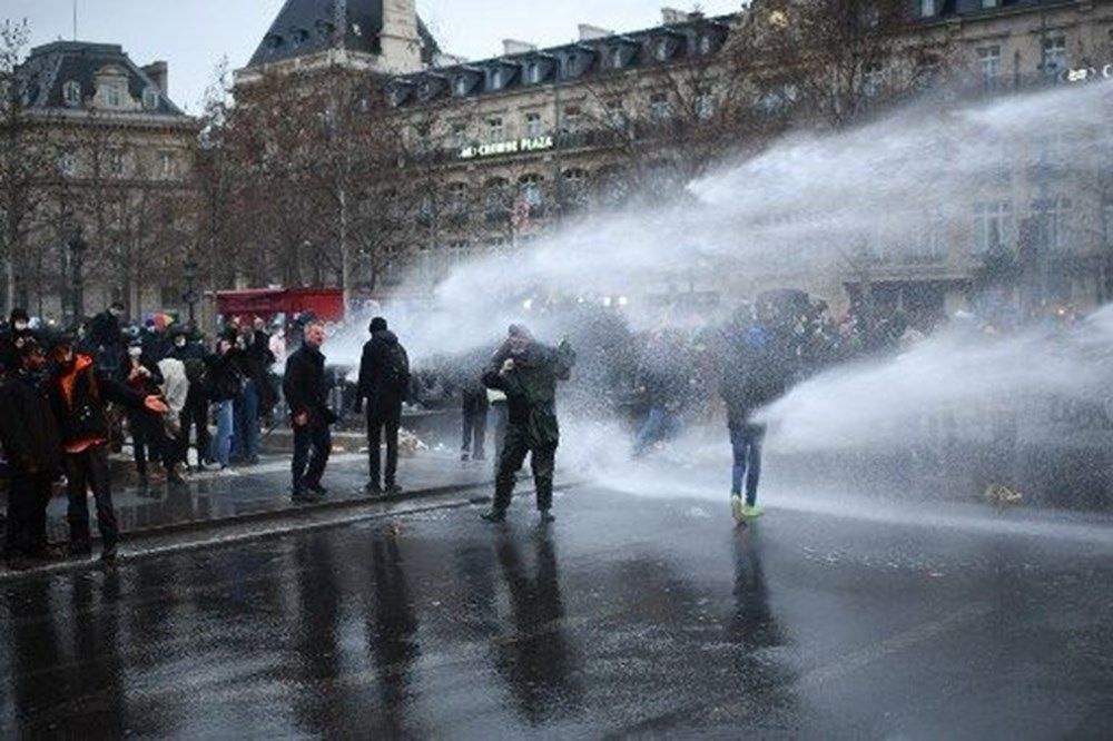 Fransa'da "Küresel Güvenlik" yasası karşıtlığı alevlendi! Protestocular tekrar sokağa indi