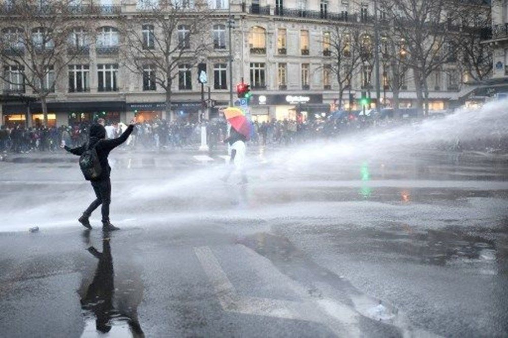 Fransa'da "Küresel Güvenlik" yasası karşıtlığı alevlendi! Protestocular tekrar sokağa indi