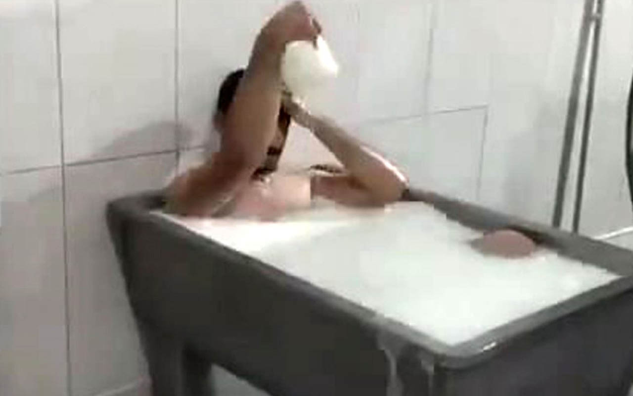 Konya'da 'süt banyosu' yapan şahıslardan biri artık lastikçi