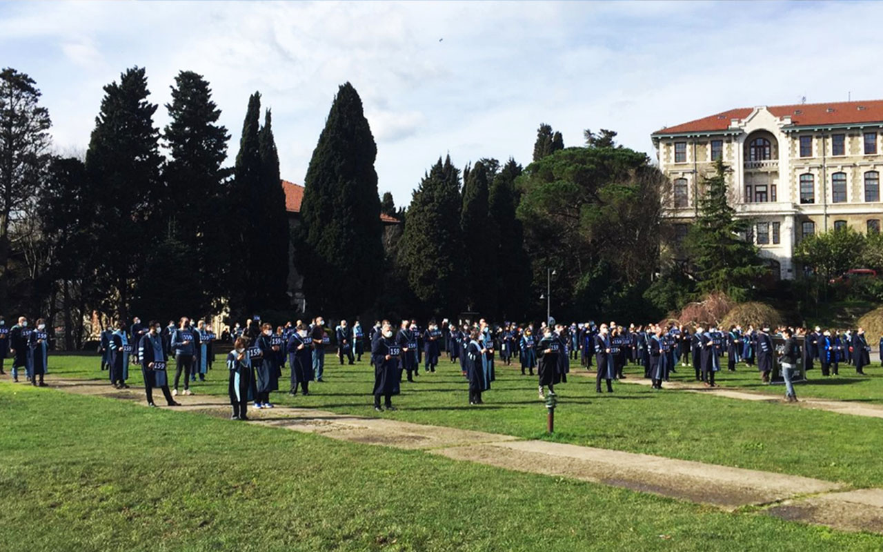Boğaziçi Üniversitesi akademisyenlerinden ‘159’ pankartlarıyla protesto