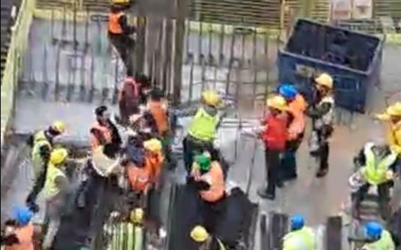 Ataşehir’de inşaat işçileri birbirine girdi tekmeler havada uçuştu
