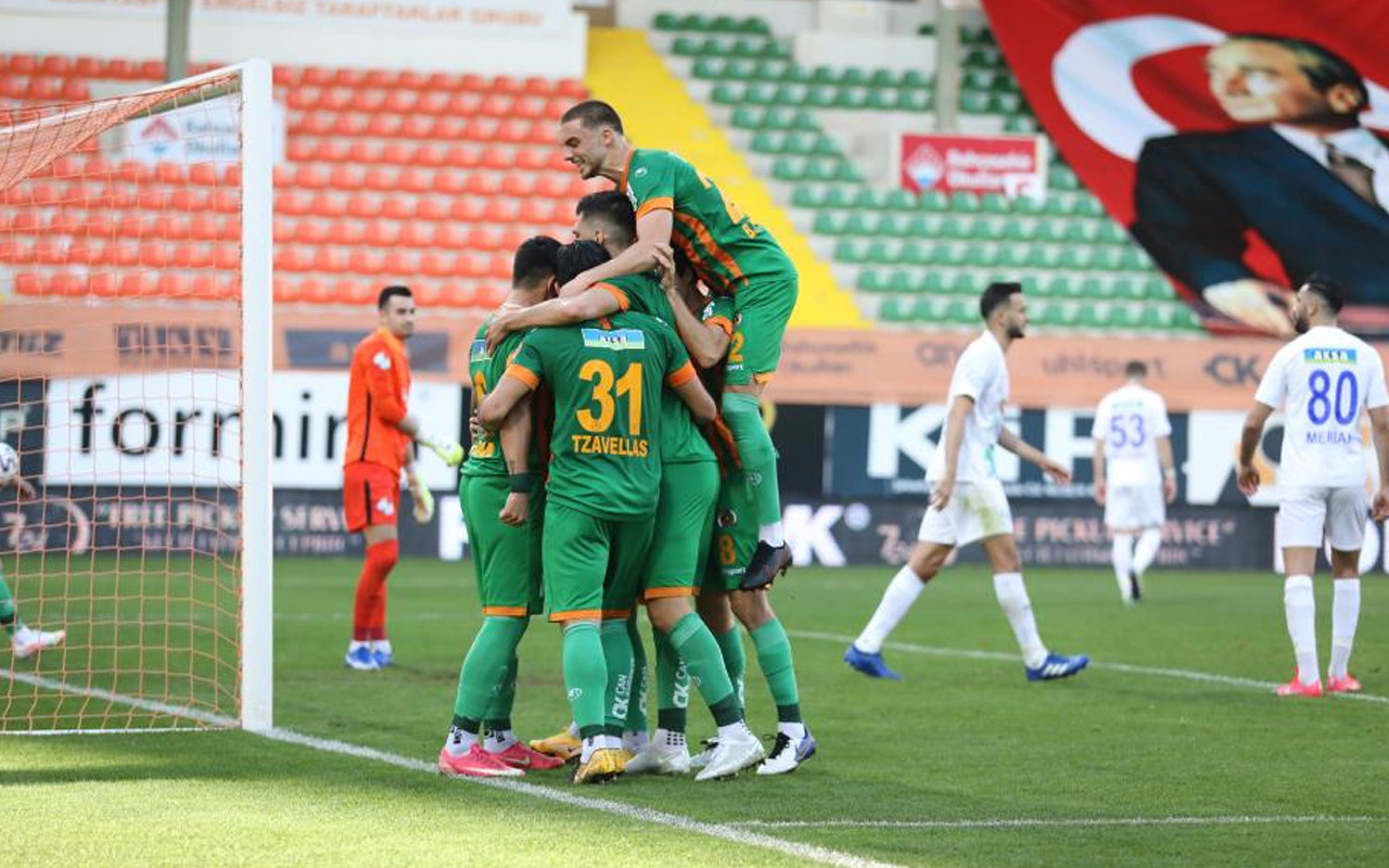 Aytemiz Alanyaspor Çaykur Rizespor'u 2-1'lik skorla mağlup etmeyi başardı