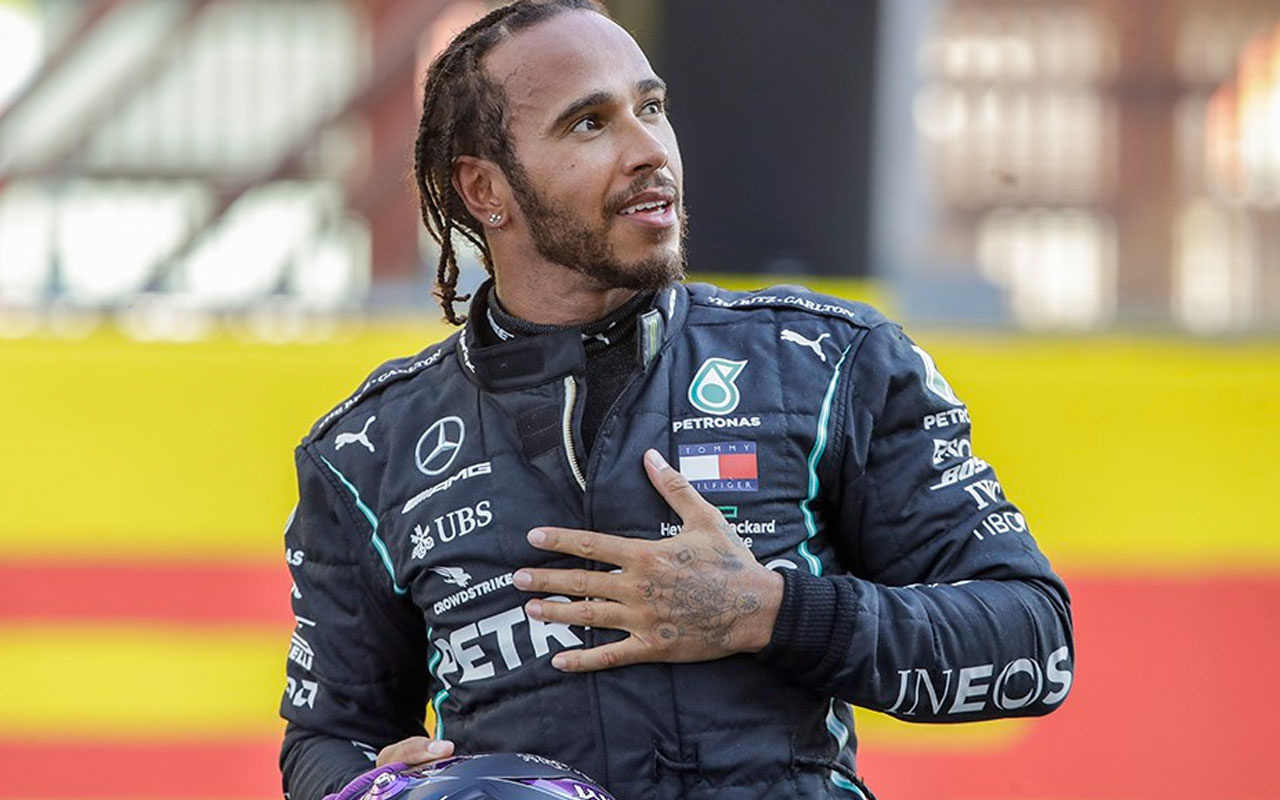 Mercedes açıkladı! Hamilton 1 yıl daha takımda kaldı
