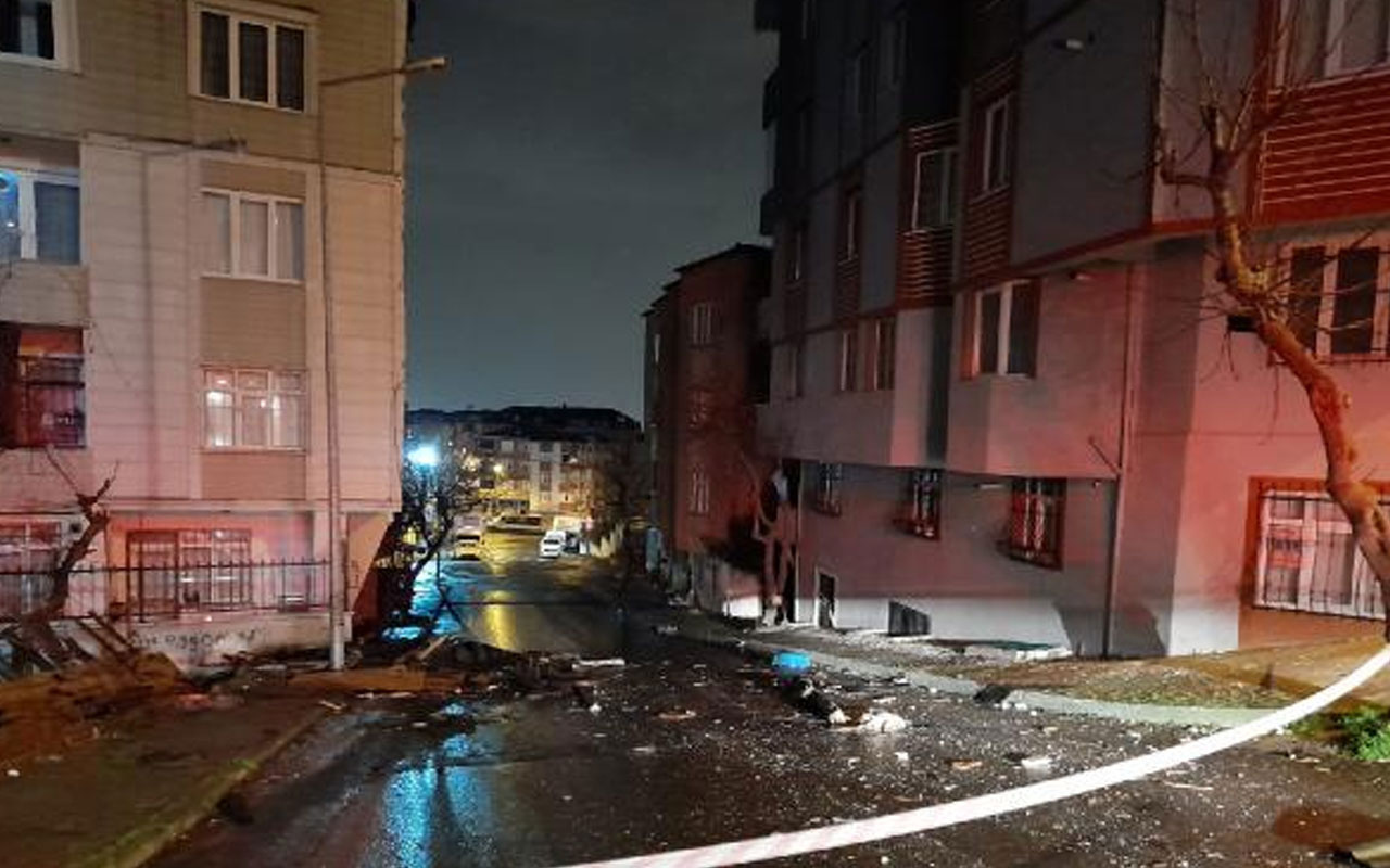 Lodos fena vurdu! Sultangazi'de 5 katlı binanın çatısını uçtu