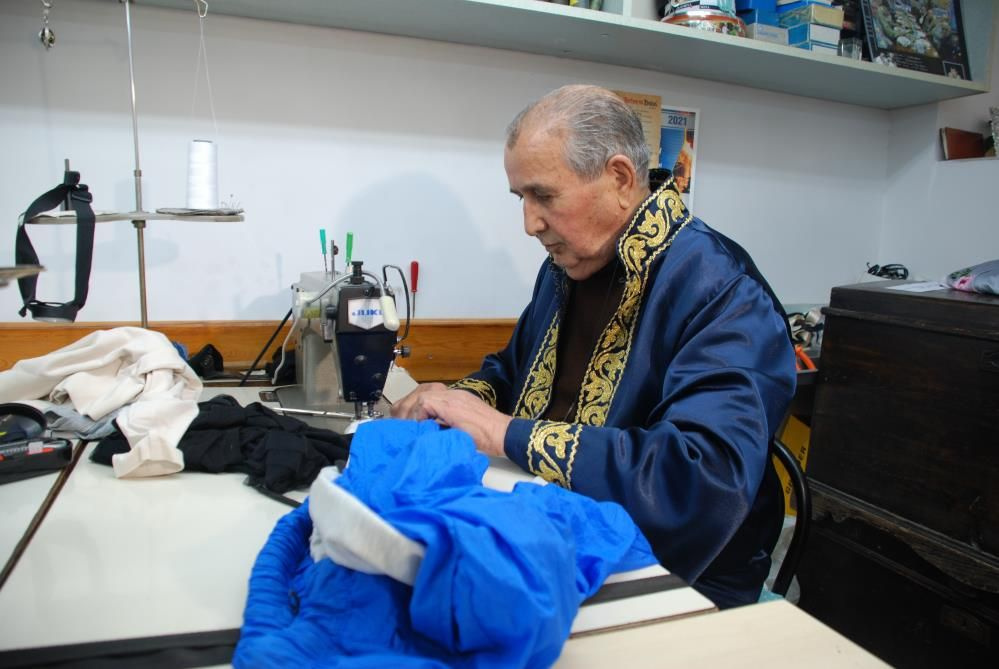 Ömrünü iğne-ipliğin peşinde geçirdi! İzmir'de 'Yılın Ahisi' seçildi Zeki Müren'e bile...