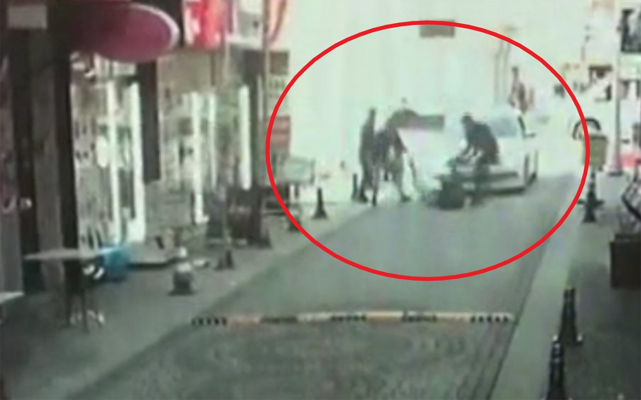 İstanbul Ümraniye'de çıkan bıçaklı silahlı kavga kamerada