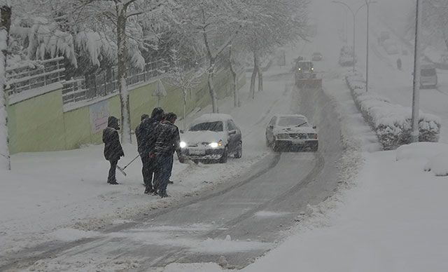 Yarın kar geliyor meteoroloji tahminini değiştirdi İstanbul'da sabah başlıyor