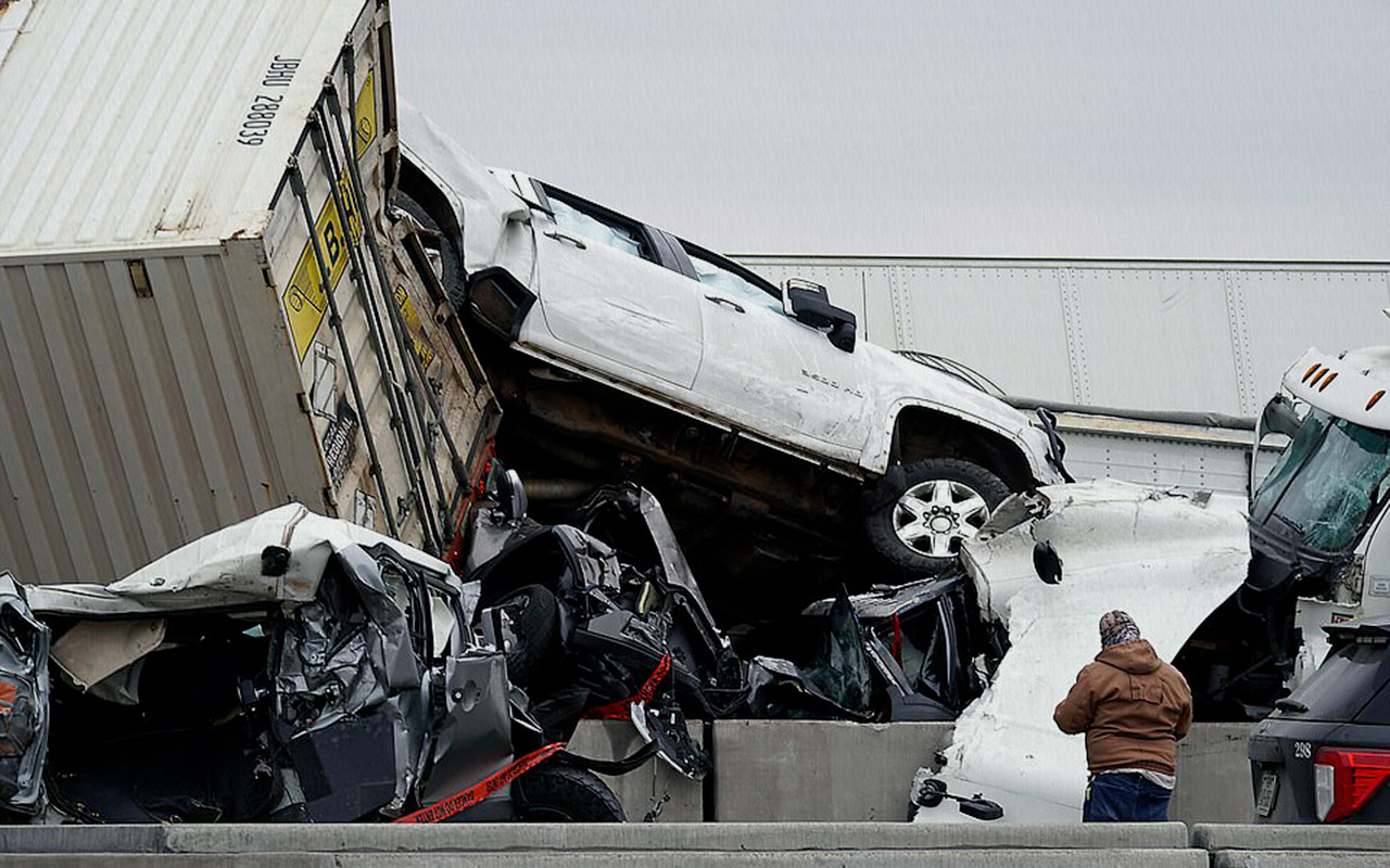 ABD'nin Teksas eyaletinde 100 aracın karıştığı zincirleme trafik kazası 5 ölü