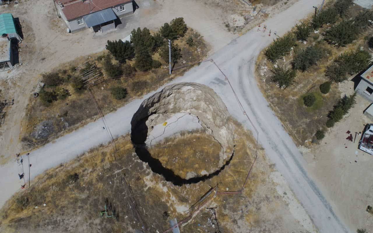 Konya delik deşik! Her yerde devasa obruklar çıktı 1 yılda 600'e ulaştı