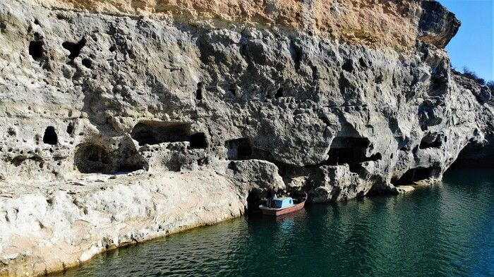 Sular çekilince ortaya çıktı! Elazığ'da görenler hayrete düştü: Çok önemli bir yazı