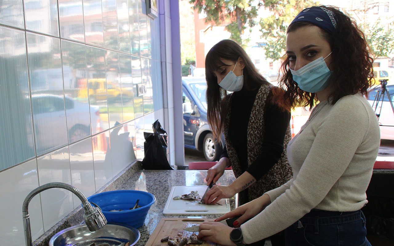 Onları gören şaşırıyor! Artvinli kız kardeşler 'erkek işi' diyenler dönüp dönüp bakıyor