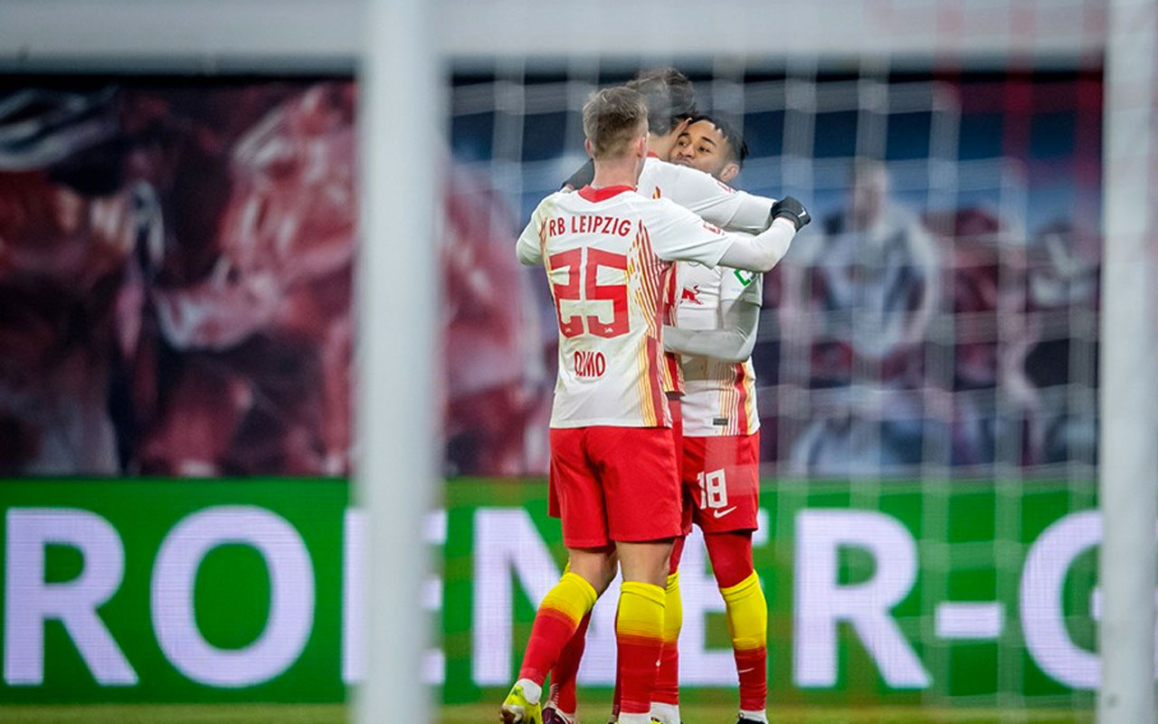 Leipzig, Augsburg’u iki golle geçti