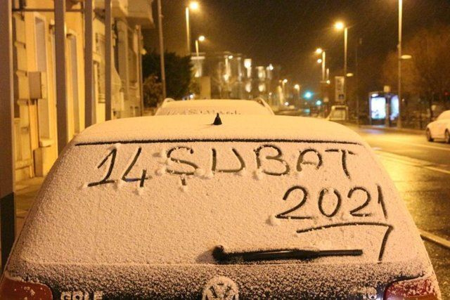 İstanbul'da kar yağışı! Donuyoruz Tulpar fırtınası İstanbul'u esir alıyor