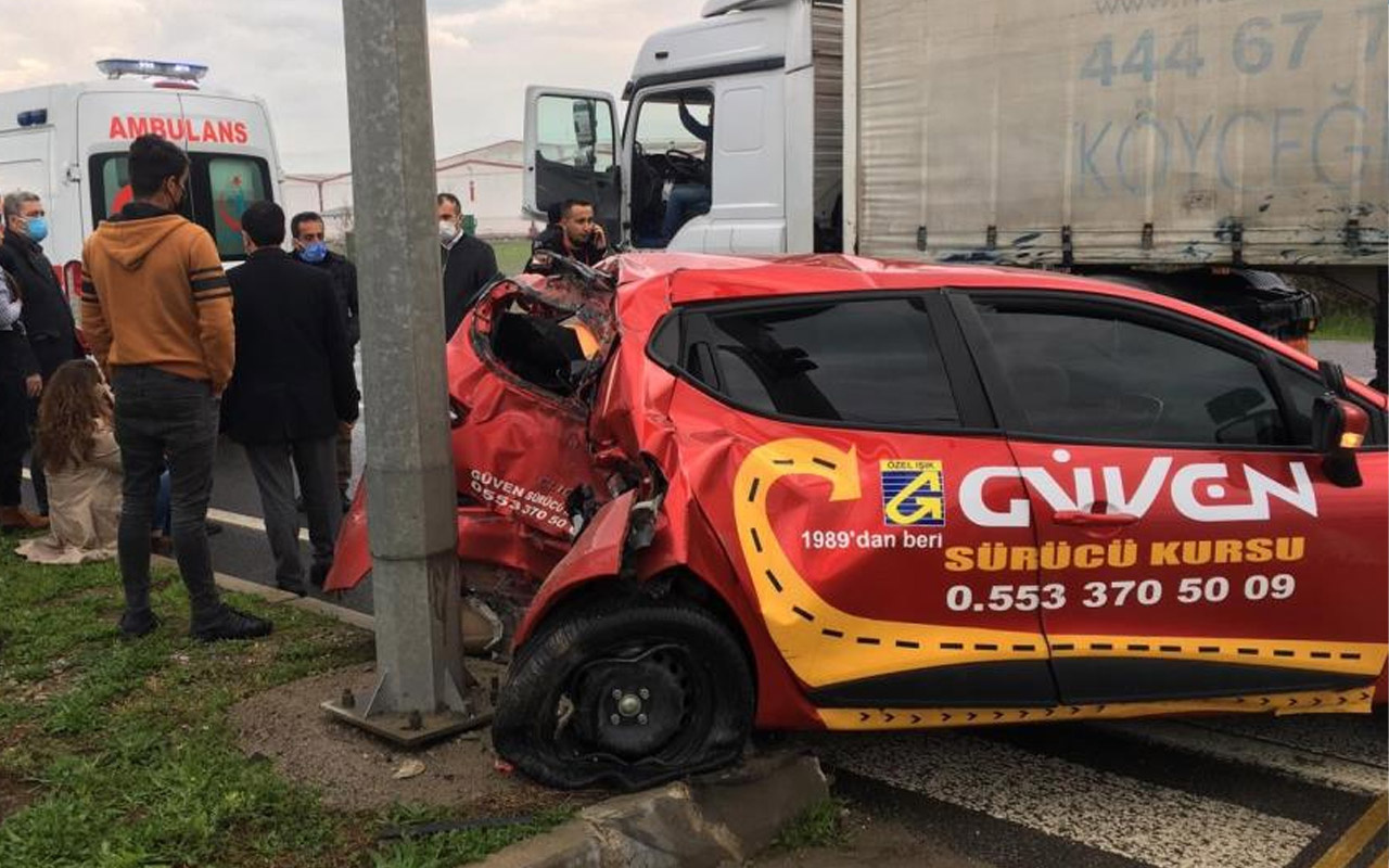 Aydın'da feci kaza! TIR sürücü adayının aracına çarptı: Yaralılar var