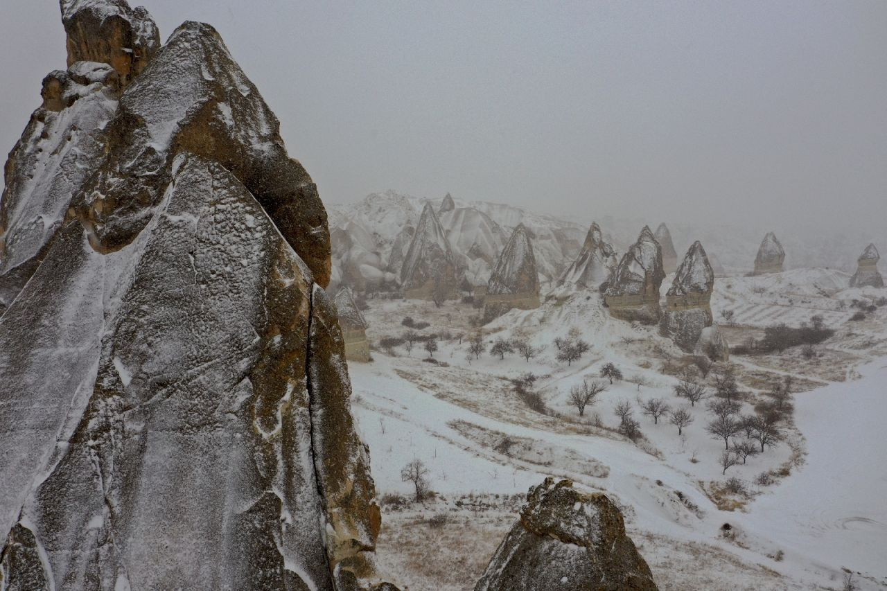 Nevşehir'de kar yağınca Kapadokya'da tablo gibi fotoğraflar ortaya çıktı