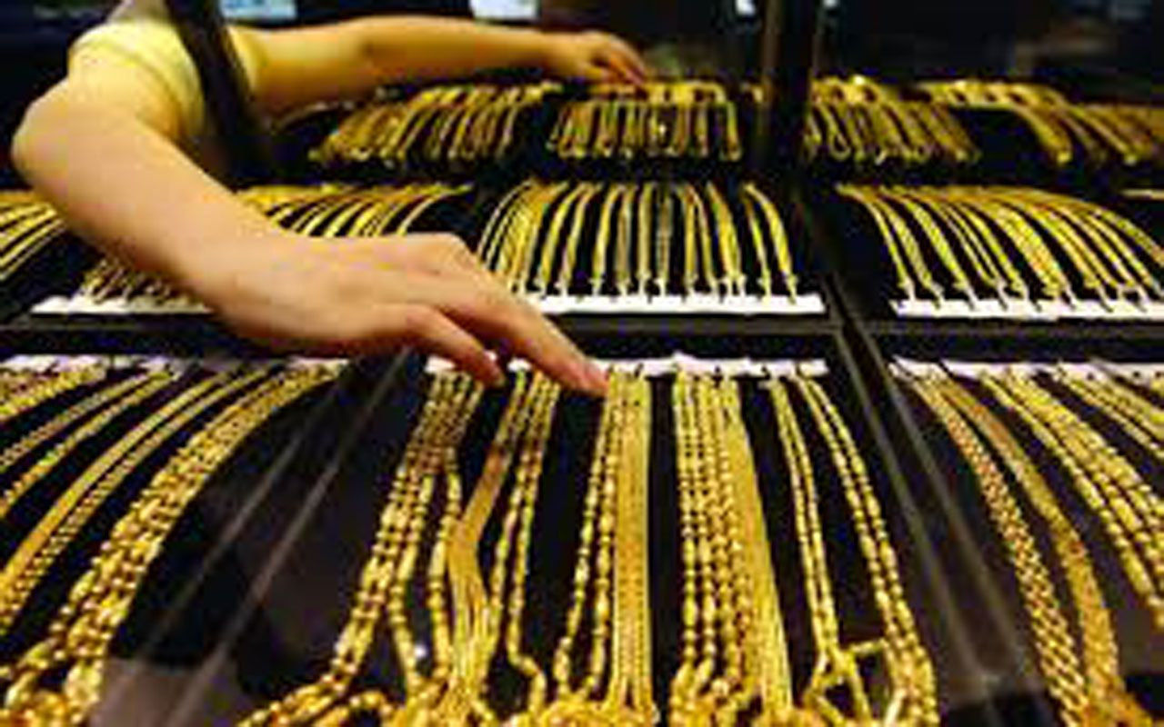 Altın fiyatları kritik sınıra dayandı! Daha da düşer mi? Uzmanları açıkladı