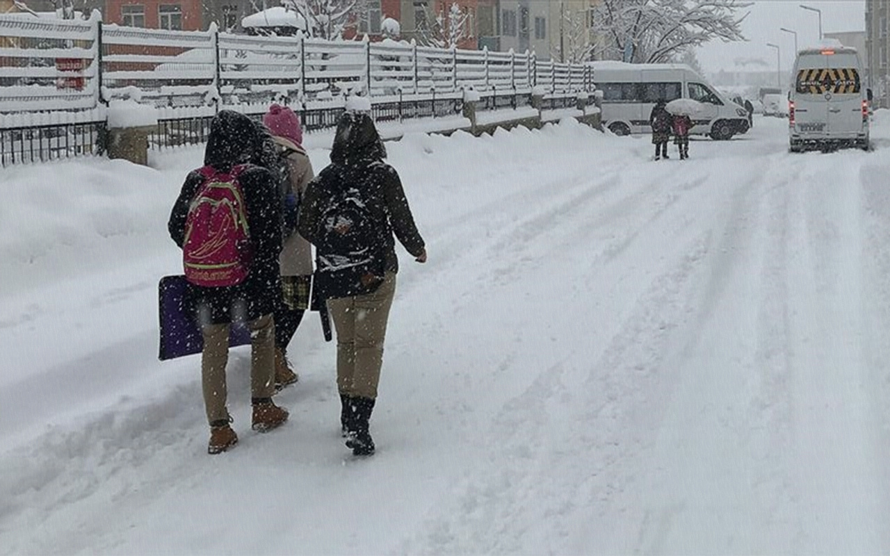 Hangi illerde okullar tatil oldu? Yüz yüze eğitime kar engeli