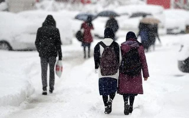 Hangi illerde okullar tatil oldu? Yüz yüze eğitime kar engeli