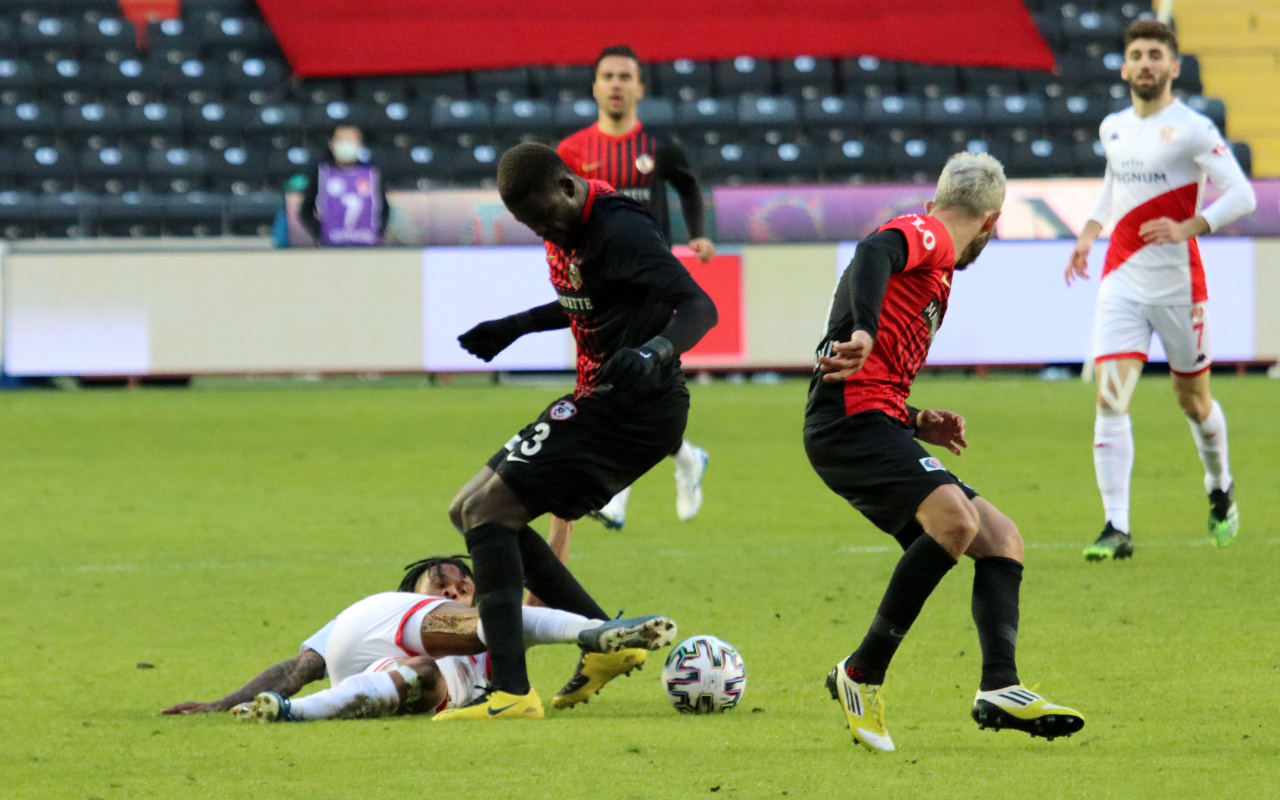 Gaziantep FK Antalyaspor maçında gol sesi çıkmadı